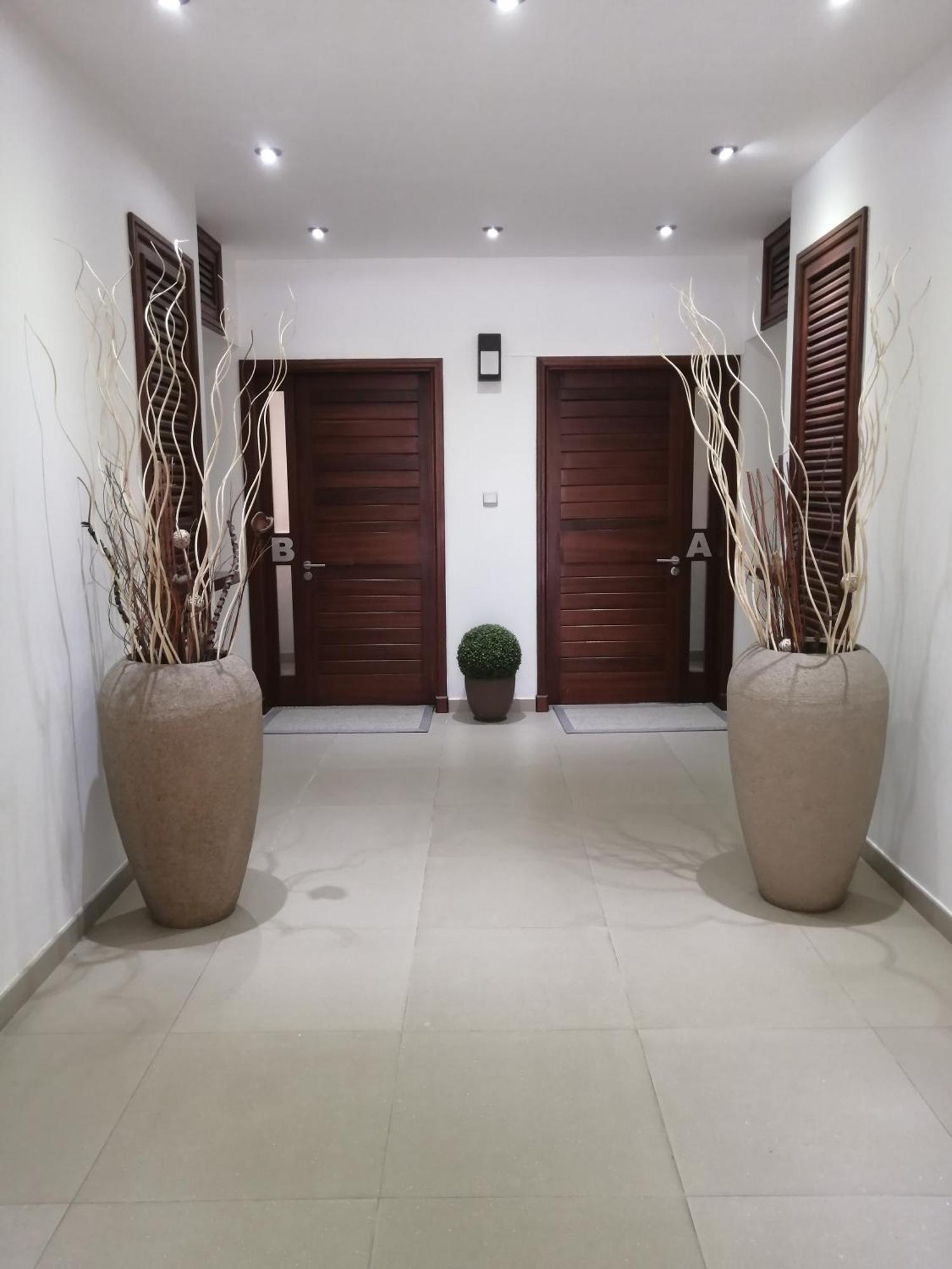 Olana Blue - Beachfront Apartment Riviere Noire Exterior photo