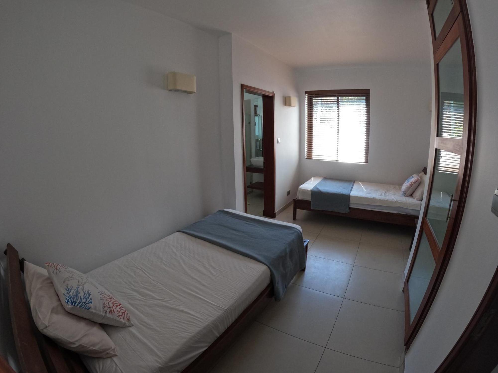 Olana Blue - Beachfront Apartment Riviere Noire Exterior photo