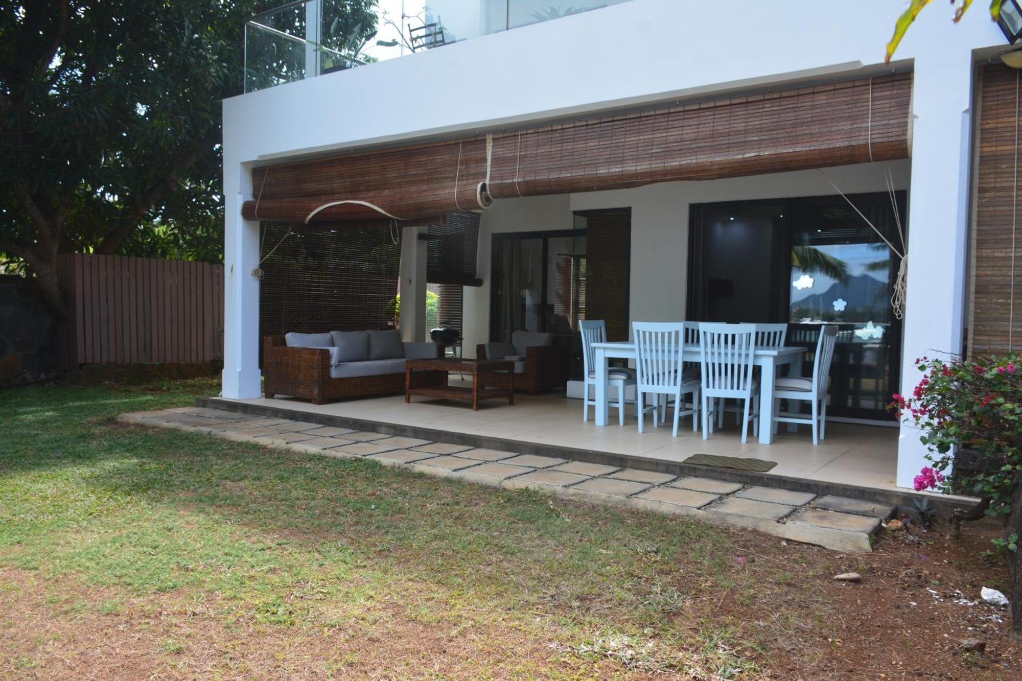 Olana Blue - Beachfront Apartment Riviere Noire Exterior photo